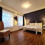 بيت للعطل A12 Rote Haus Am Haff Ostseebad Rerik *